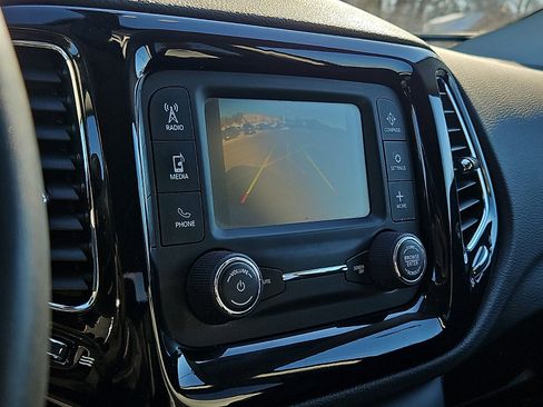 Used 2018 Jeep Compass Latitude image 18