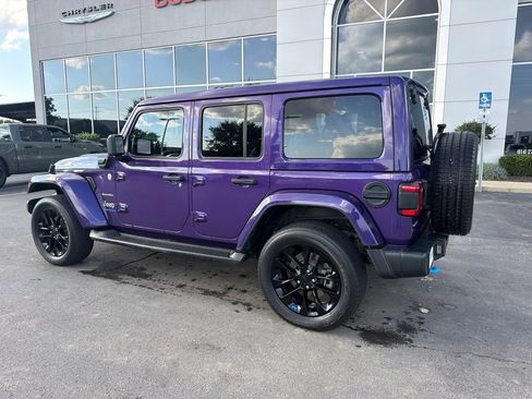 Used 2023 Jeep Wrangler Unlimited Sahara w/ Cold Weather Group AWD/4WD image 6