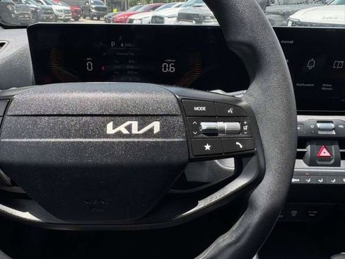 Used 2025 Kia K4 FWD image 11
