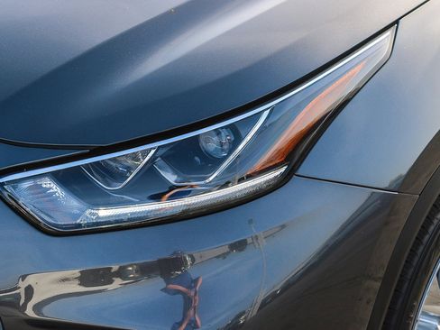 Used 2021 Toyota Highlander Limited image 5