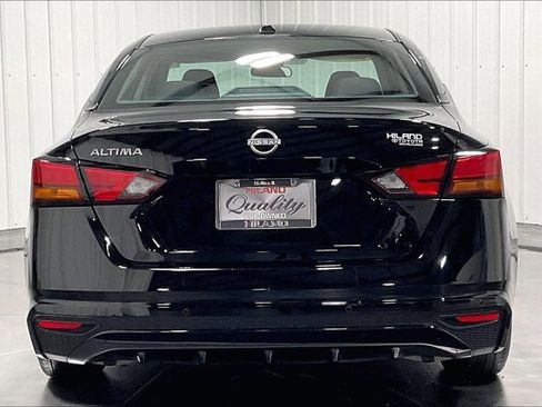 Used 2025 Nissan Altima 2.5 SV image 4