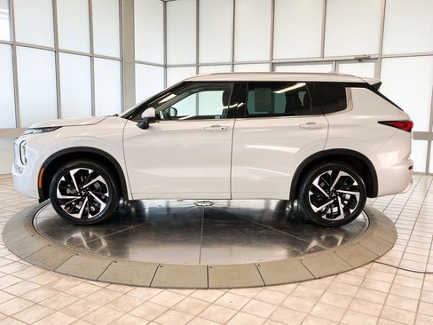 Used 2022 Mitsubishi Outlander SEL image 7