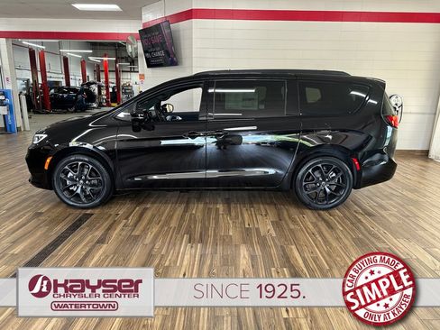 New 2026 Chrysler Pacifica Limited w/ S Appearance Package AWD/4WD image 2