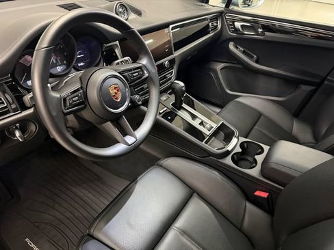 Certified 2026 Porsche Macan AWD/4WD image 4