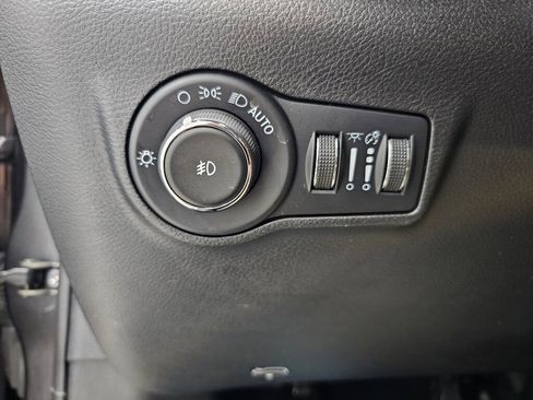 Used 2024 Jeep Compass Limited image 18