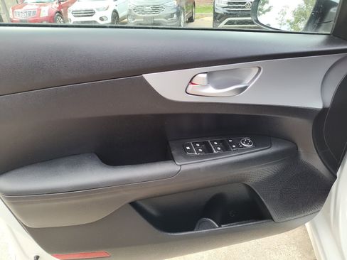 Used 2023 Kia Forte LXS image 13