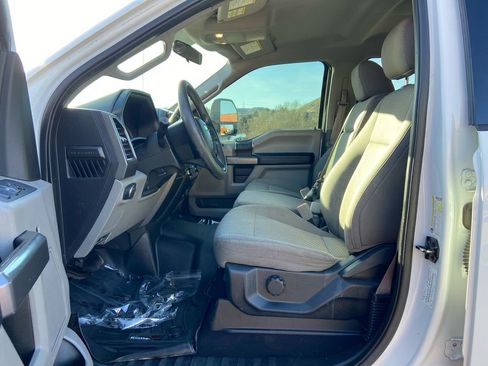 Used 2019 Ford F250 XLT w/ Snow Plow Prep Package image 16