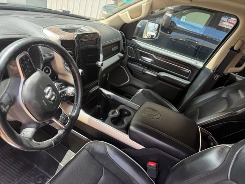 Used 2019 RAM 1500 Laramie AWD/4WD image 3