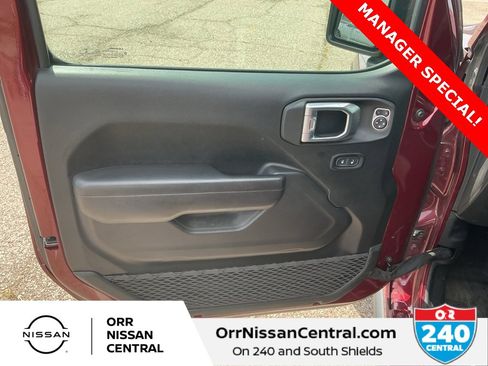 Used 2021 Jeep Gladiator Willys image 16