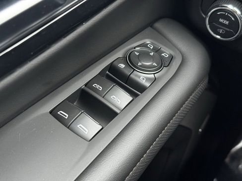 Used 2025 Chevrolet Tahoe High Country image 32