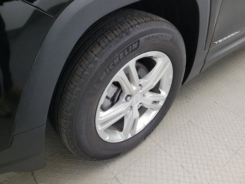 Used 2022 GMC Terrain SLE w/ Driver Convenience Package FWD image 31