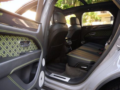 Used 2023 Bentley Bentayga AWD/4WD image 16