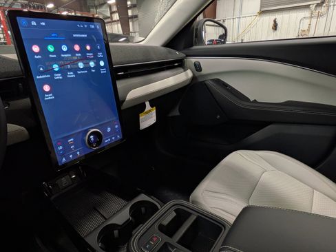 New 2025 Ford Mustang Mach-E Premium image 32