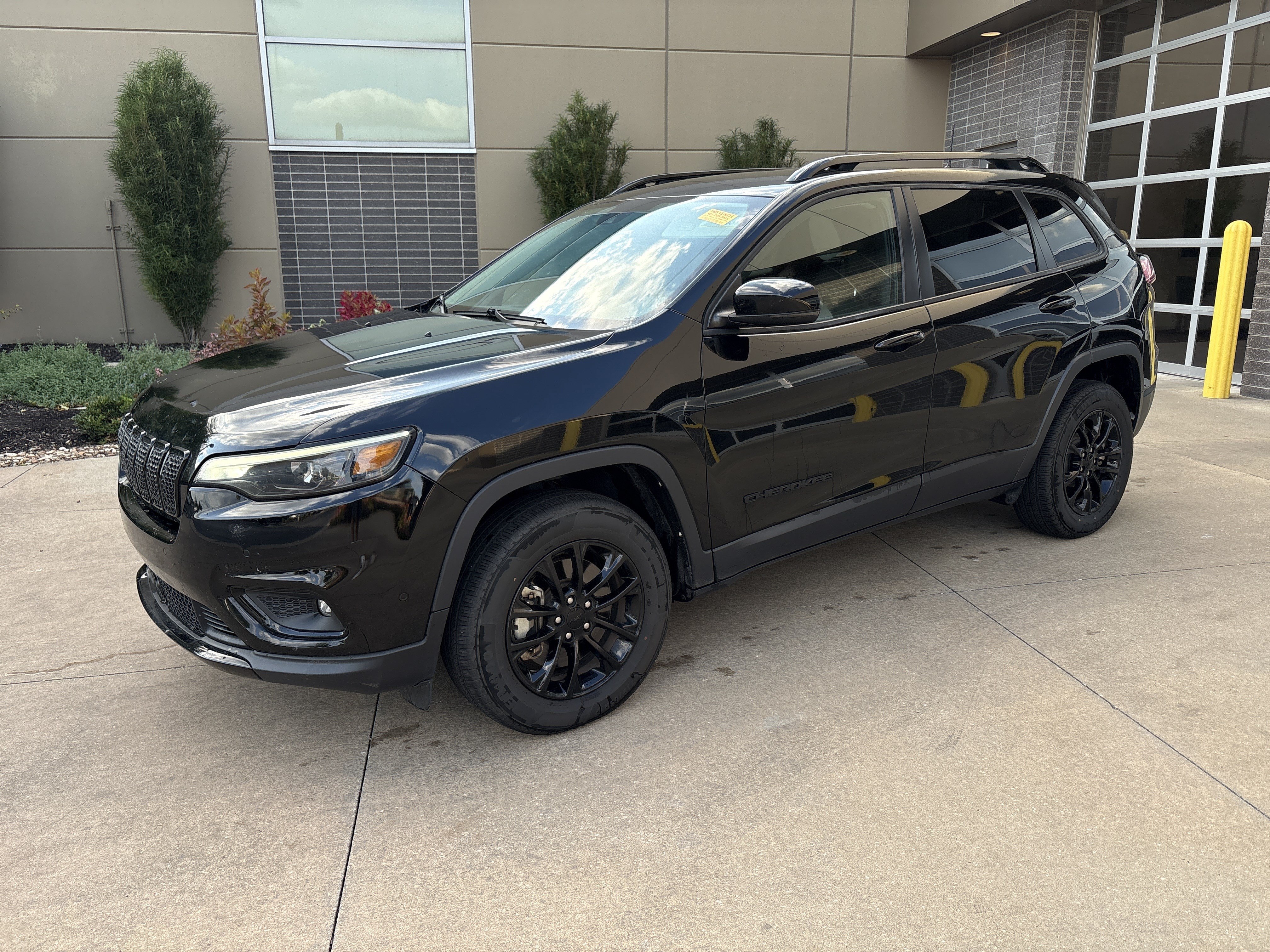 Used 2023 Jeep Cherokee Altitude Lux AWD/4WD image 20