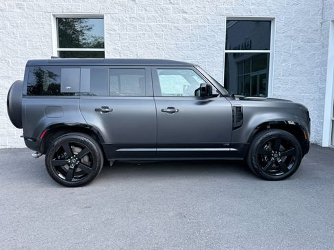 Used 2023 Land Rover Defender 110 AWD/4WD image 32