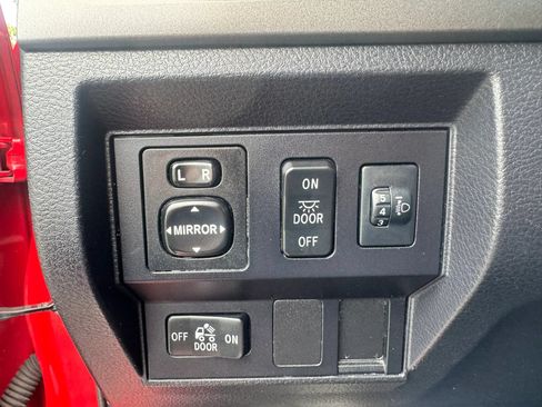 Used 2016 Toyota Tundra SR5 w/ SR5 Upgrade Package RWD image 31