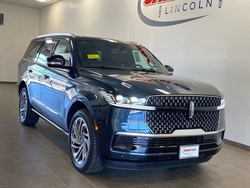 New 2026 Lincoln Navigator Reserve AWD/4WD image 2