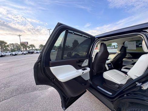 Used 2023 Lincoln Aviator Black Label w/ Jet Package image 24