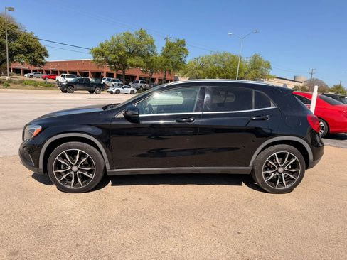Used 2017 Mercedes-Benz GLA 250 4MATIC w/ Premium Package image 2