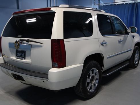 Used 2007 Cadillac Escalade AWD w/ Climate Package image 30