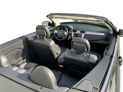 Used 2010 Chrysler Sebring Touring w/ Special Touring Group image 18