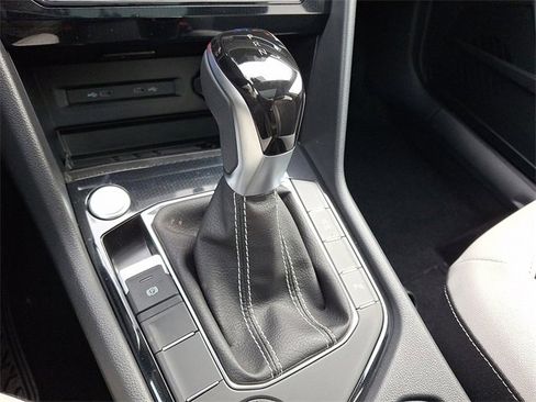 New 2026 Volkswagen Taos SE image 8