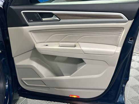 Used 2021 Volkswagen Atlas SEL Premium image 39