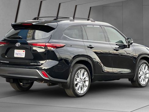 Used 2024 Toyota Highlander LE image 4