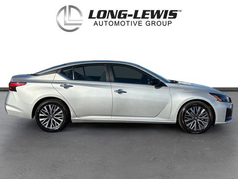 Used 2024 Nissan Altima 2.5 SV image 8
