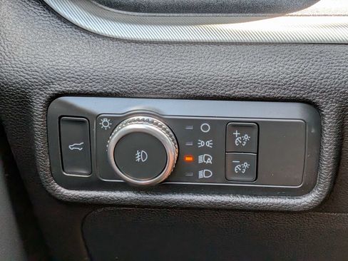 Used 2022 Ford Explorer XLT w/ Equipment Group 202A AWD/4WD image 34