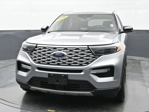 Used 2020 Ford Explorer Platinum w/ Premium Technology Package image 3