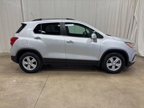 Used 2019 Chevrolet Trax LT w/ LT Convenience Package image 2