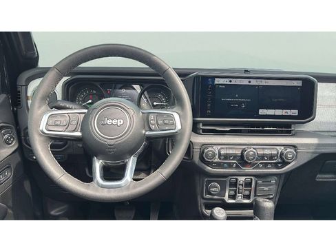 Used 2025 Jeep Wrangler Sahara w/ Safety Group image 17