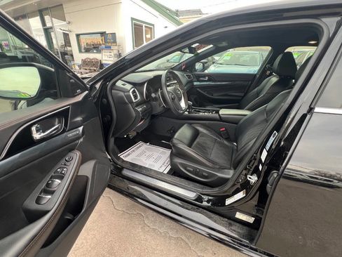 Used 2023 Nissan Maxima SR w/ Sport Mat Group FWD image 14