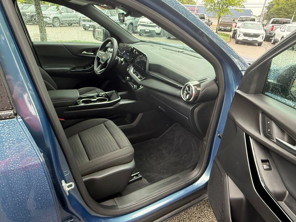 Used 2026 Chevrolet Equinox LT AWD/4WD image 15