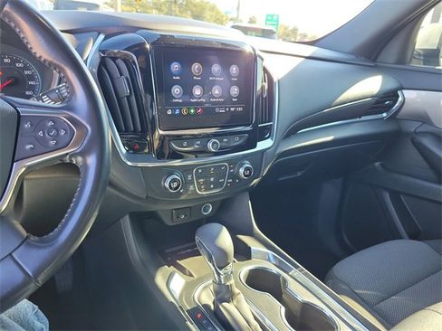 Used 2022 Chevrolet Traverse LT image 23