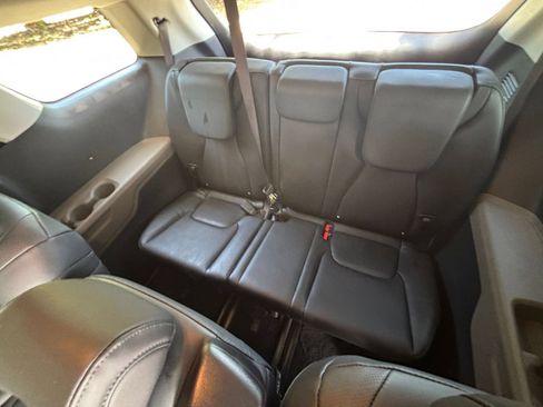 Used 2026 Kia Carnival FWD image 31