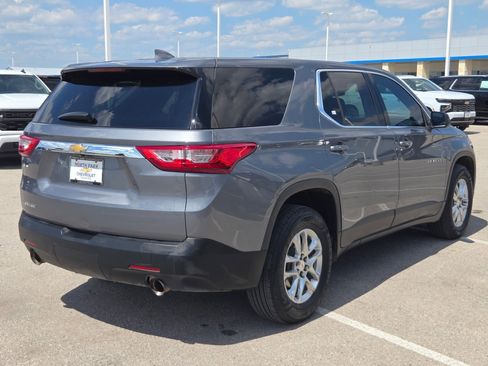 Certified 2021 Chevrolet Traverse LS FWD image 3