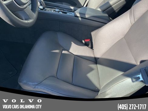 Certified 2025 Volvo XC60 B5 Plus w/ Climate Package image 9