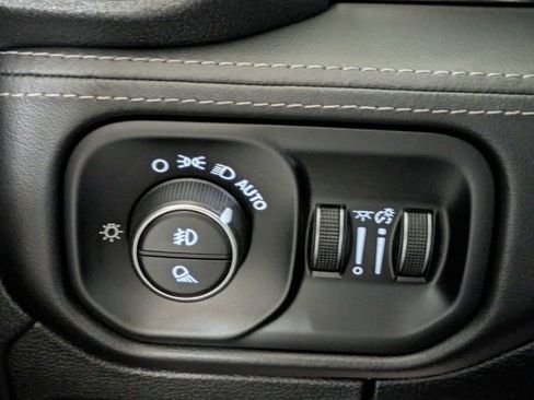 Used 2025 RAM 1500 Limited AWD/4WD image 24