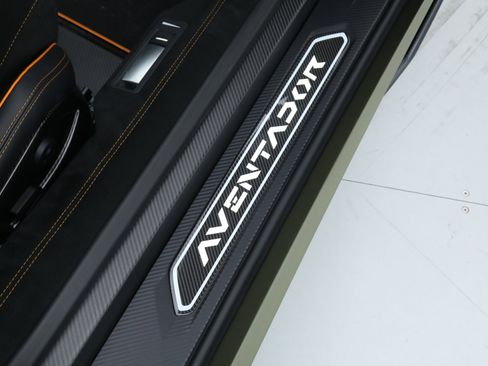 Used 2020 Lamborghini Aventador SVJ image 24