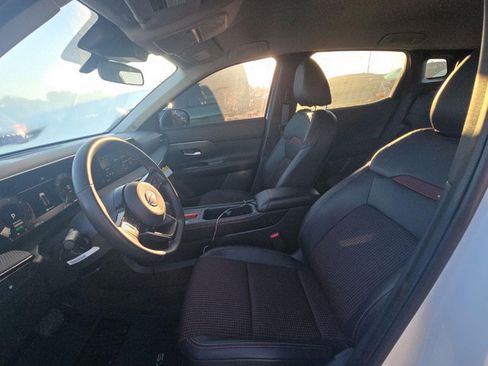 Used 2025 Nissan Kicks SR AWD/4WD image 4