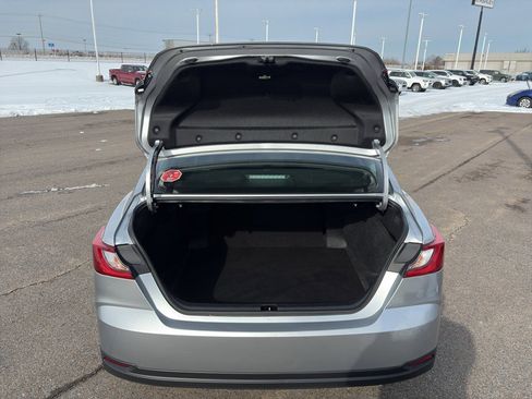 Used 2025 Toyota Camry LE image 9