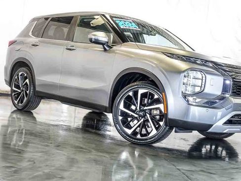 Used 2024 Mitsubishi Outlander SE AWD/4WD image 5