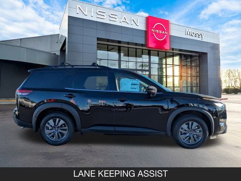 New 2025 Nissan Pathfinder SV image 6