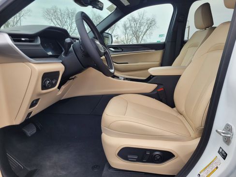 New 2025 Jeep Grand Cherokee L Limited image 3