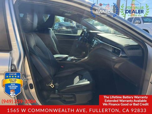 Used 2019 Toyota Camry SE FWD image 18