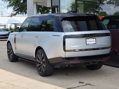 Used 2024 Land Rover Range Rover SV AWD/4WD image 3