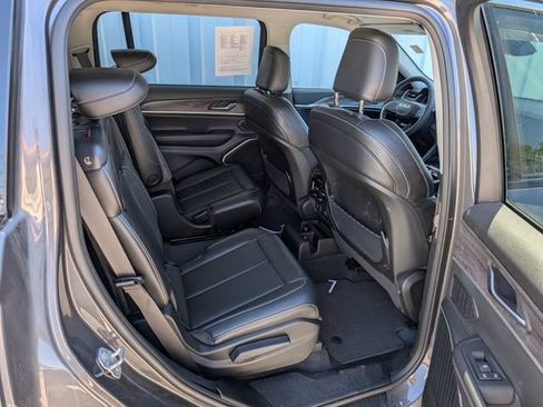 Used 2023 Jeep Grand Cherokee L Limited AWD/4WD image 19