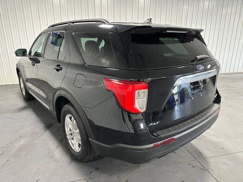 Used 2023 Ford Explorer XLT AWD/4WD image 3